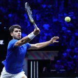 Carlos Alcaraz en action lors de la Laver Cup le week-end dernier à Berlin. KEYSTONE/AP/Ebrahim Noroozi